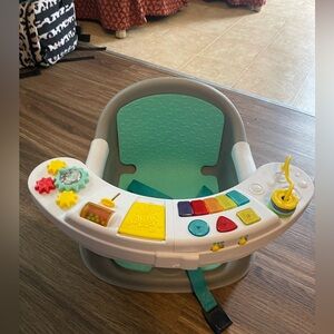 Infantino Music & Lights 3-in-1 New Discovery Seat and Booster 4-48 months